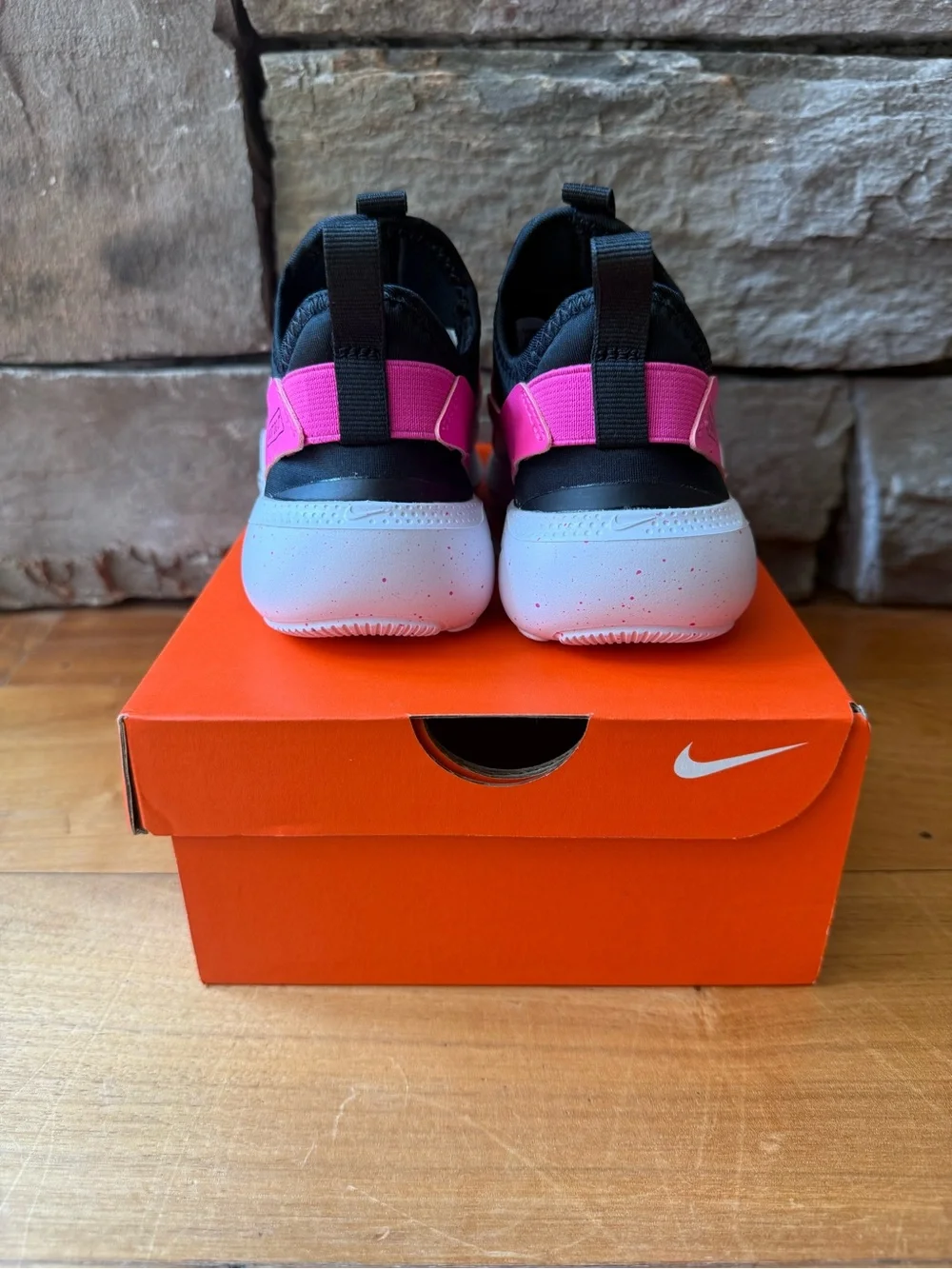 NWT/New Girl’s Nike Flex Runner 4 shoes 11c